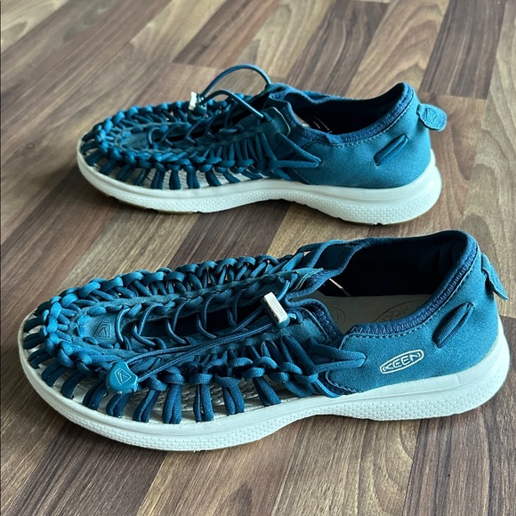 KEEN UNEEK women’s hiking/water sandals - Picture 2 of 4